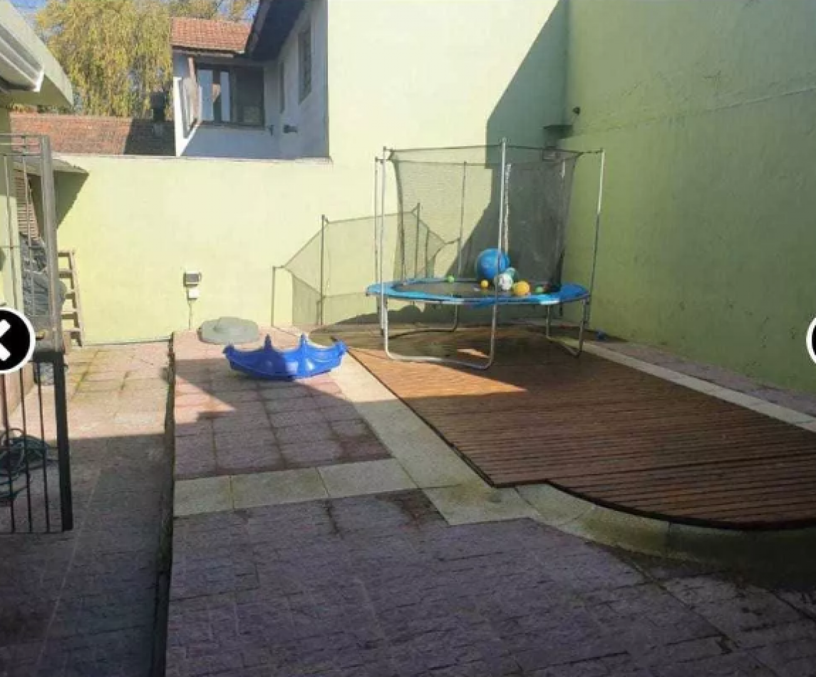SOLIDO CHALET  3 AMB.MAS DEPTO.PISCINA.