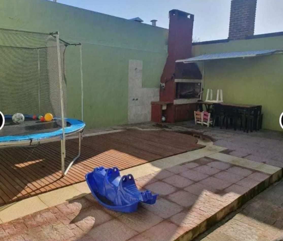 SOLIDO CHALET  3 AMB.MAS DEPTO.PISCINA.