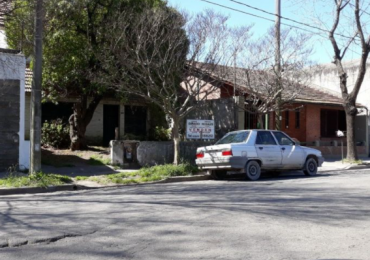 LOTE FERROAUTOMOTORA, CON CONSTRUCCION.